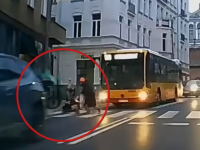 Rowerzysta omijając autobus wjechał w małe dziecko na przejściu dla pieszych