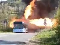 Autobus na CNG zamienia się jeżdżący miotacz ognia