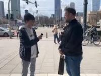 Działacz młodzieżówki PiS - Oskar Szafarowicz robi sondę uliczną i zostaje zaorany