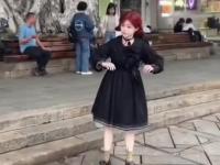 Robot dance na chińskiej ulicy