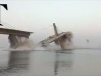 Indie. Most na Gangesie zawalił się lub został umyślnie wysadzony