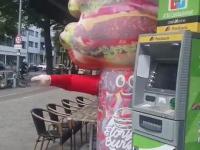 Reklama fastfooda w Berlinie
