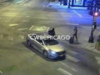 Uzbrojeni w karabiny mężczyźni okradali kobietę na ruchliwej ulicy w Chicago
