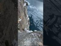 Norweg z 40 metrowego klifu skoczył do lodowatej wody