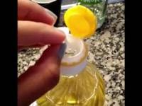 Wyrzucasz tę plastikową część z zakrętki butelki oleju? To duży błąd