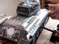 Zbudował mały metalowy czołg T-34 z ...piekarnika