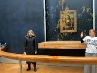 Radykałowie klimatyczni atakują obraz Mony Lisy w Luwrze w Paryżu