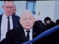Ilu posłów PiS potrzeba, żeby ubrać Kaczyńskiego?