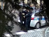 Skandaliczna interwencja Policji w Warszawie. Wszystko nagrała kamera