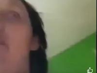 Matka bije małe dziecko na streamie za to, że płacze
